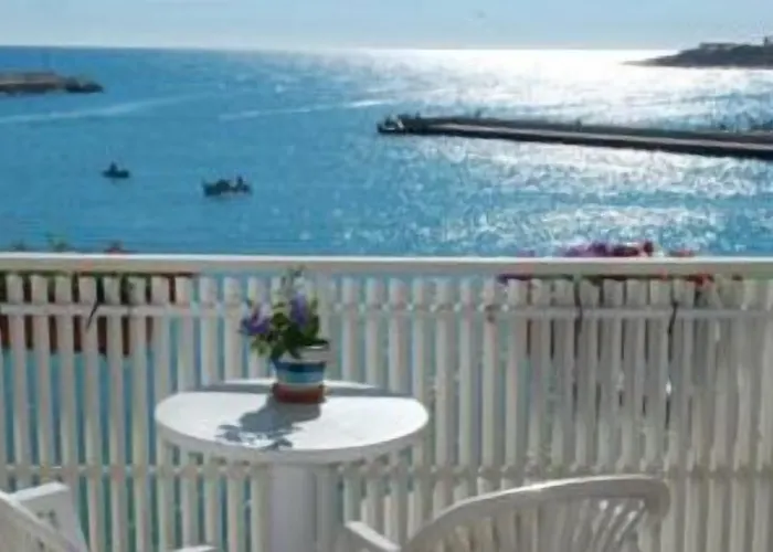 La Baia Sea Bed & Breakfast 4*