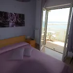Oda ve Kahvaltı La Baia Sea 4*
