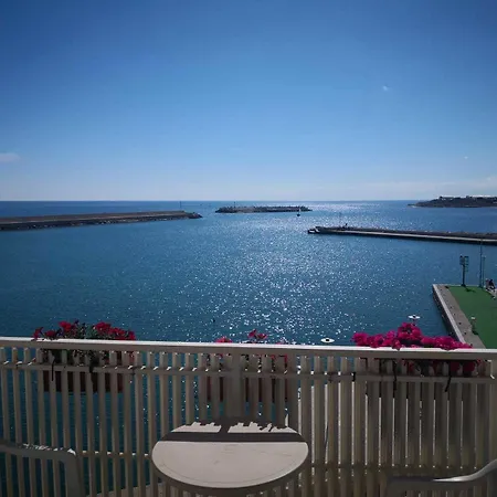 La Baia Sea Bed & Breakfast