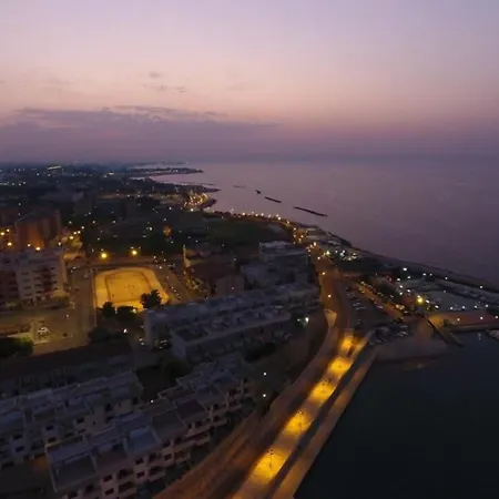Alojamento de Acomodação e Pequeno-almoço La Baia Sea Bisceglie